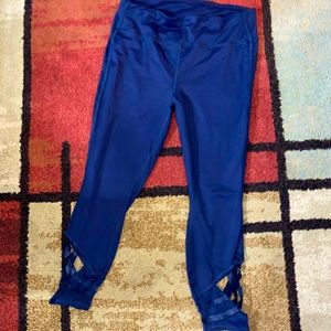 Avia decorative spandex leggings. Very cute. None smoking home.